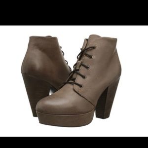 🔴 Steve Madden Raspy Ankle Boots- Floor Model